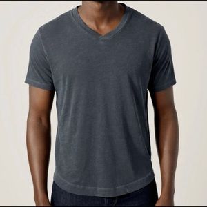 BUCK MASON MENS VENICE WASH VNECK CURVED HEM TEE